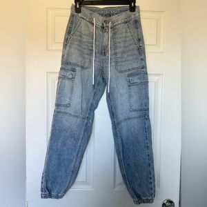 American Eagle Outfitters women’s Light Blue Relaxed Jeans